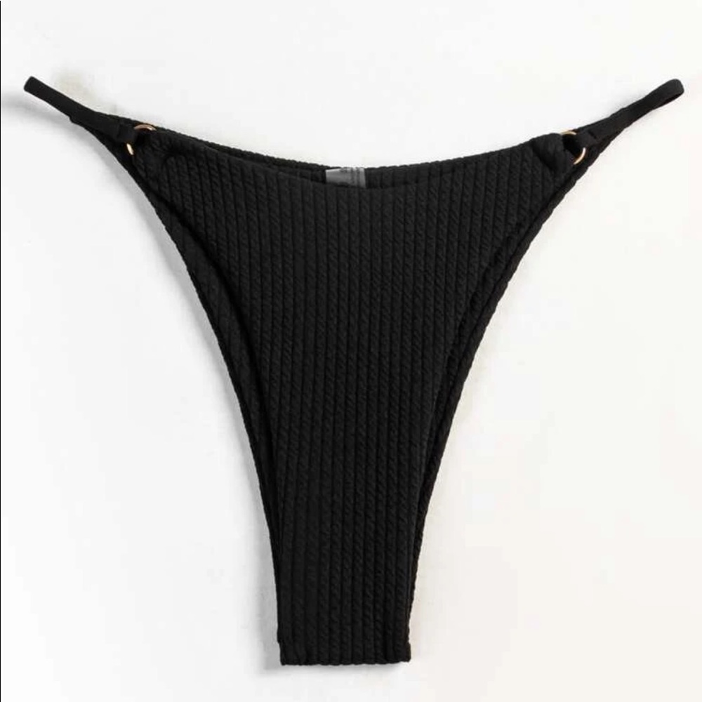 Black bikini